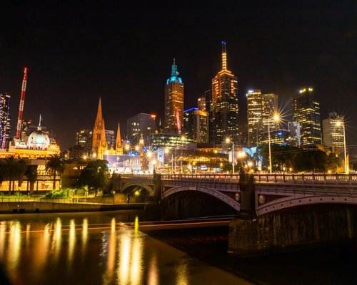 Melbourne skyline and Southbank precinct