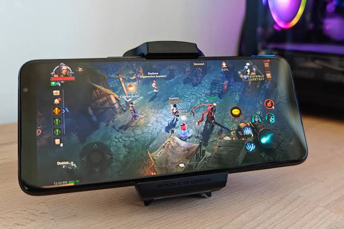 Mobile gaming demonstration shown on a smartphone screen during a technology showcase